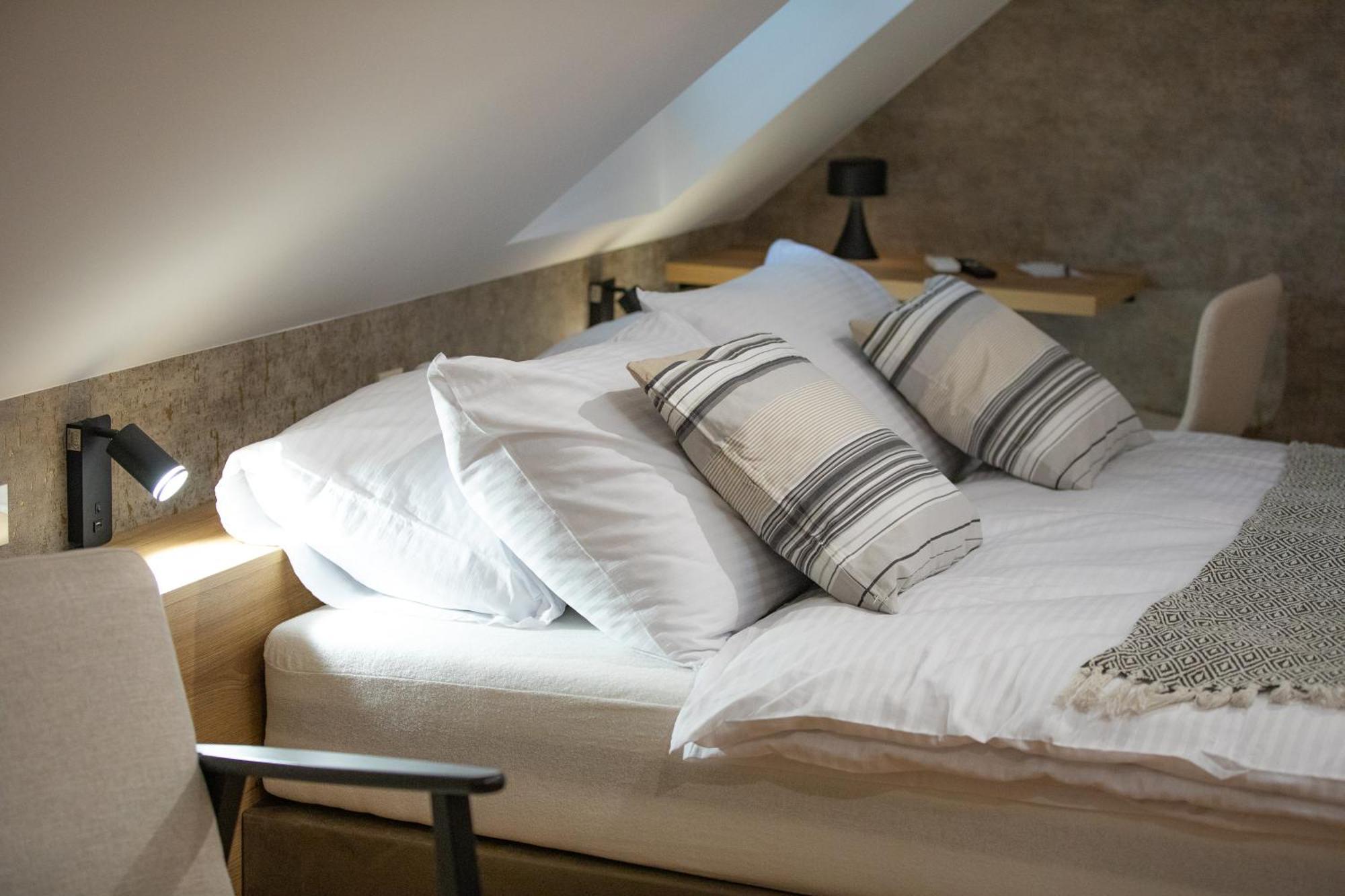 Hisa Trelc- Sobe Hotel Komenda Екстериор снимка