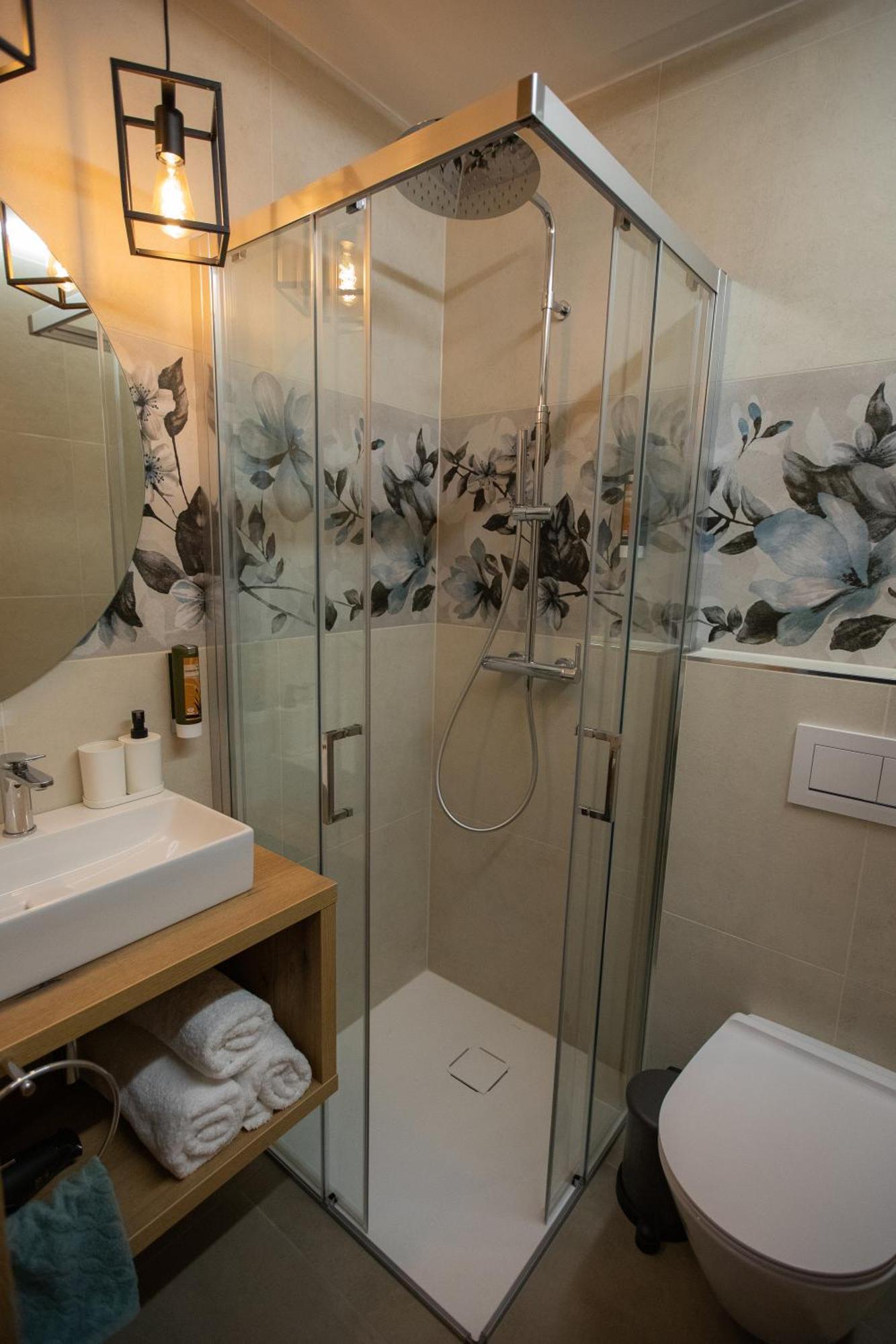 Hisa Trelc- Sobe Hotel Komenda Екстериор снимка