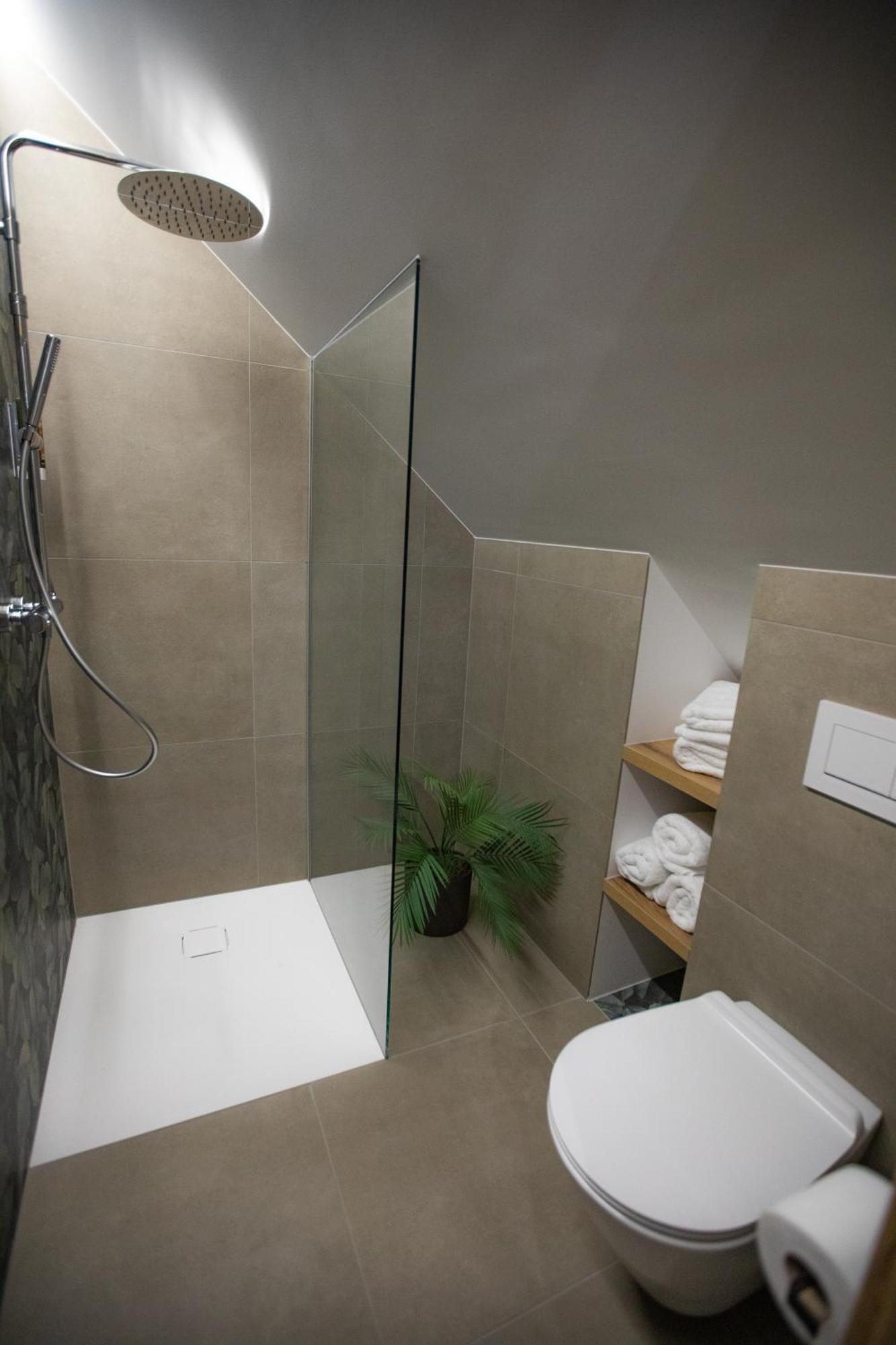 Hisa Trelc- Sobe Hotel Komenda Екстериор снимка