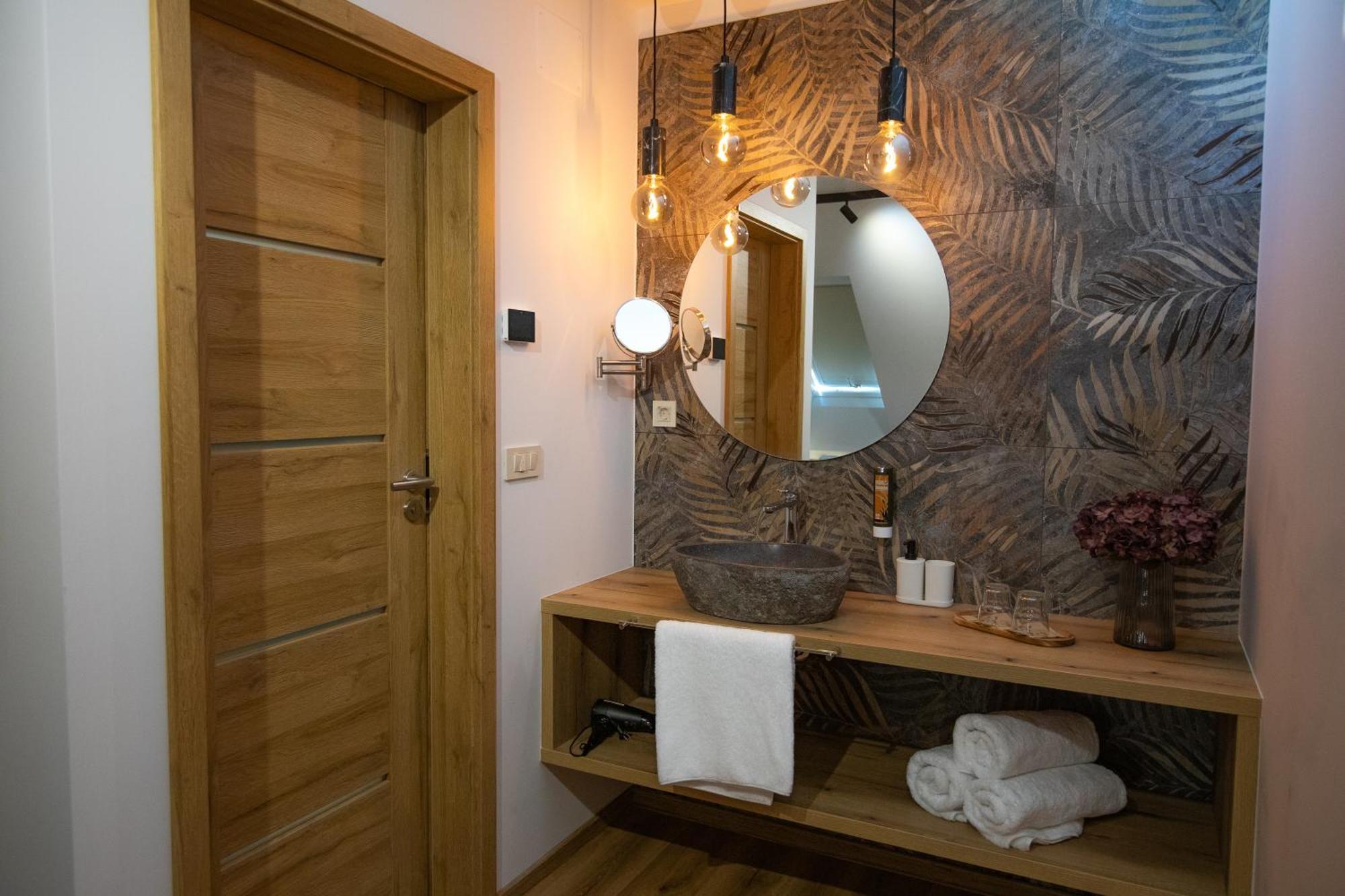 Hisa Trelc- Sobe Hotel Komenda Екстериор снимка